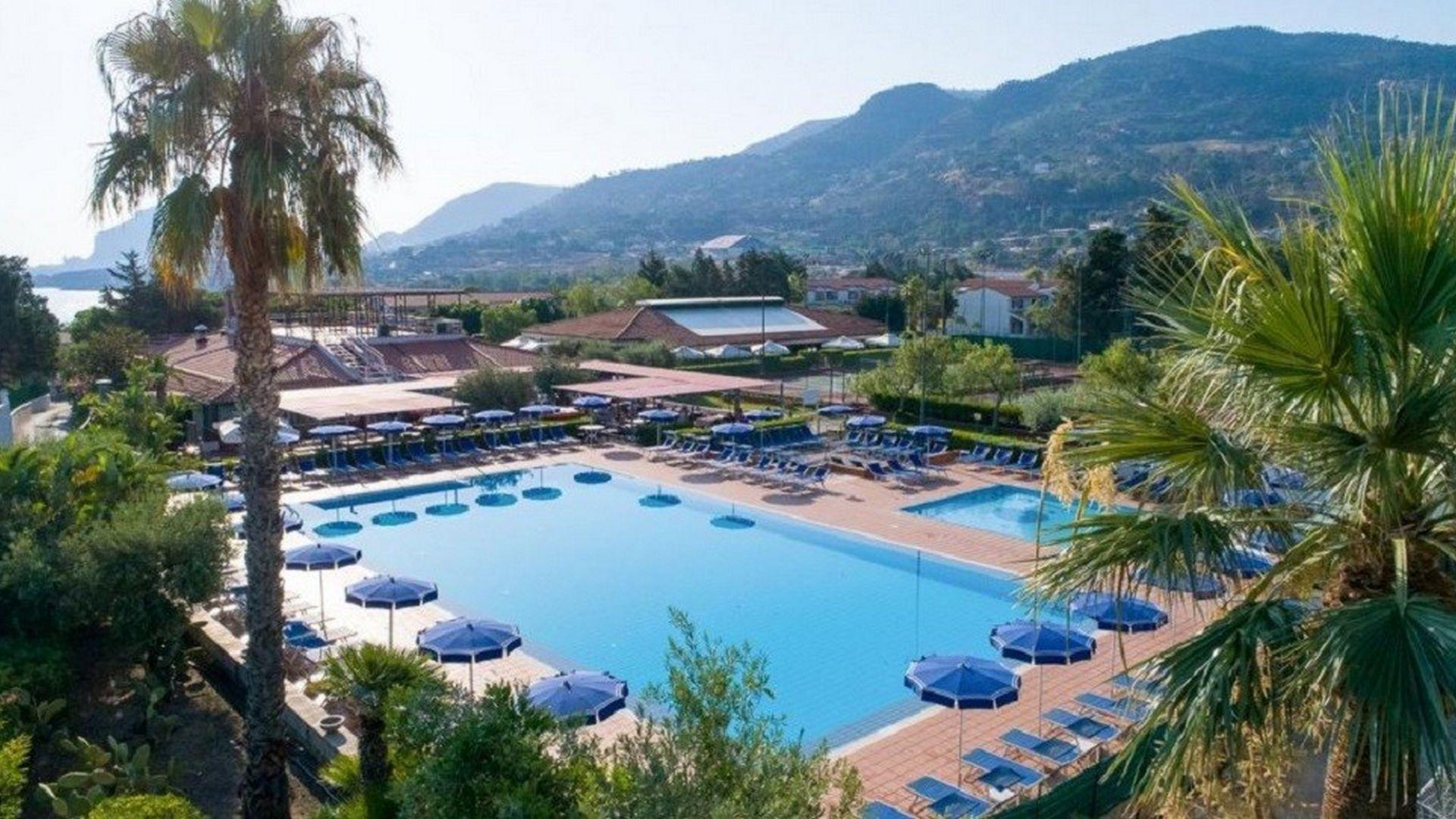 Cefal&ugrave; Resort